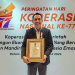 Direktur Utama PT Semen Tonasa, Mendapat Penghargaan Sebagai Tokoh Penggerak Koperasi Madya Tingkat Nasional